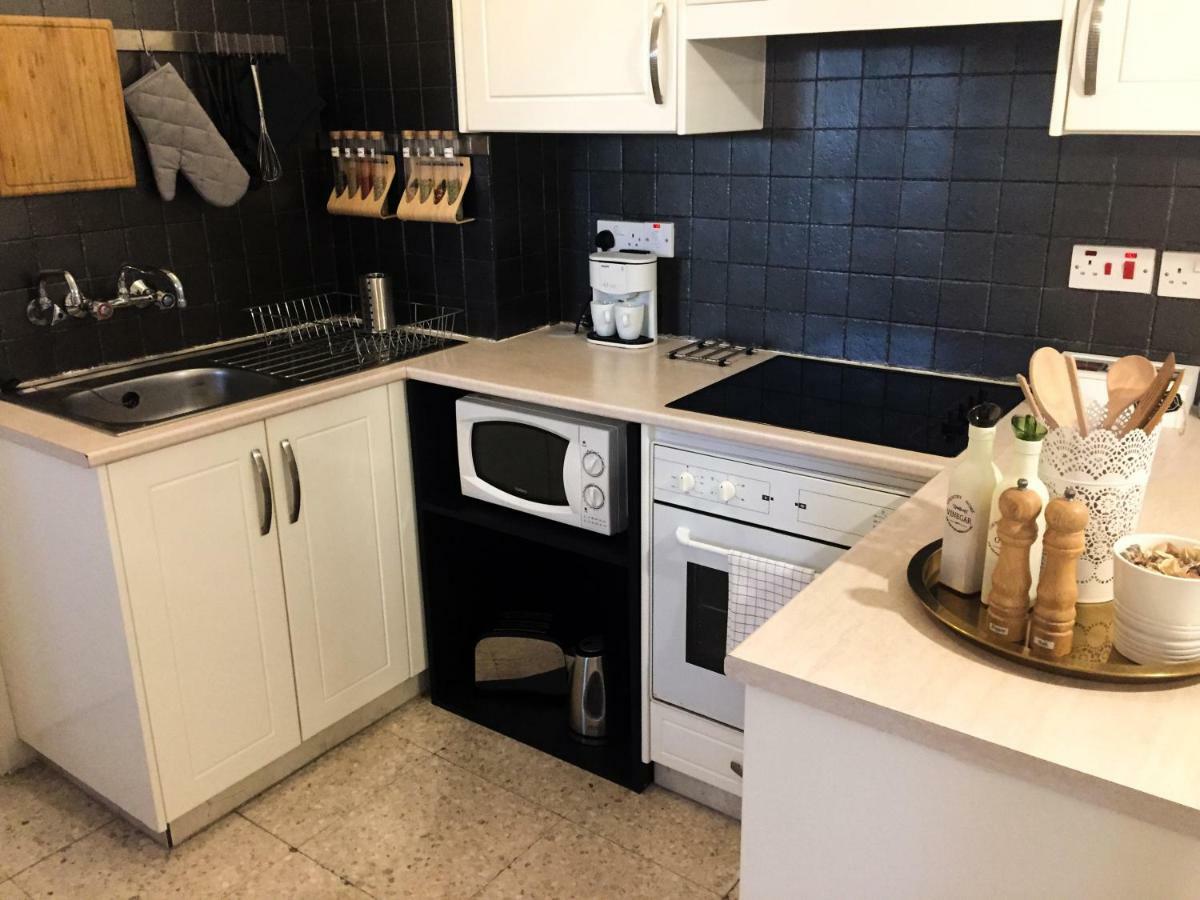 Margarita Gardens - Self Service Apartments 파포스 외부 사진